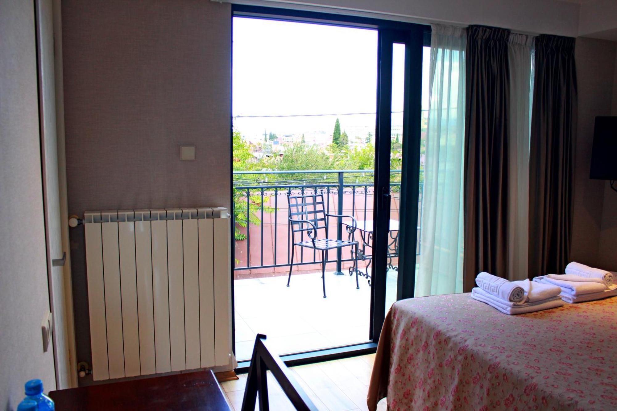 Hotel Winoterra Tiflis Exterior foto